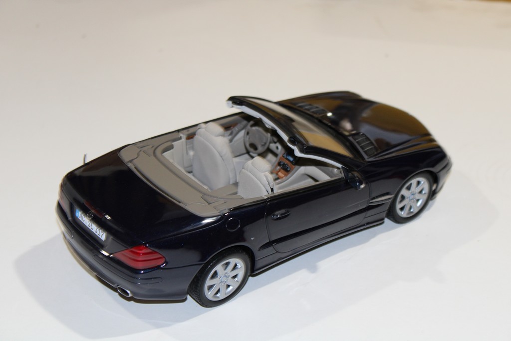 MERCEDES BENZ SL CLASS BLEU 2001 MINICHAMPS 1/18°