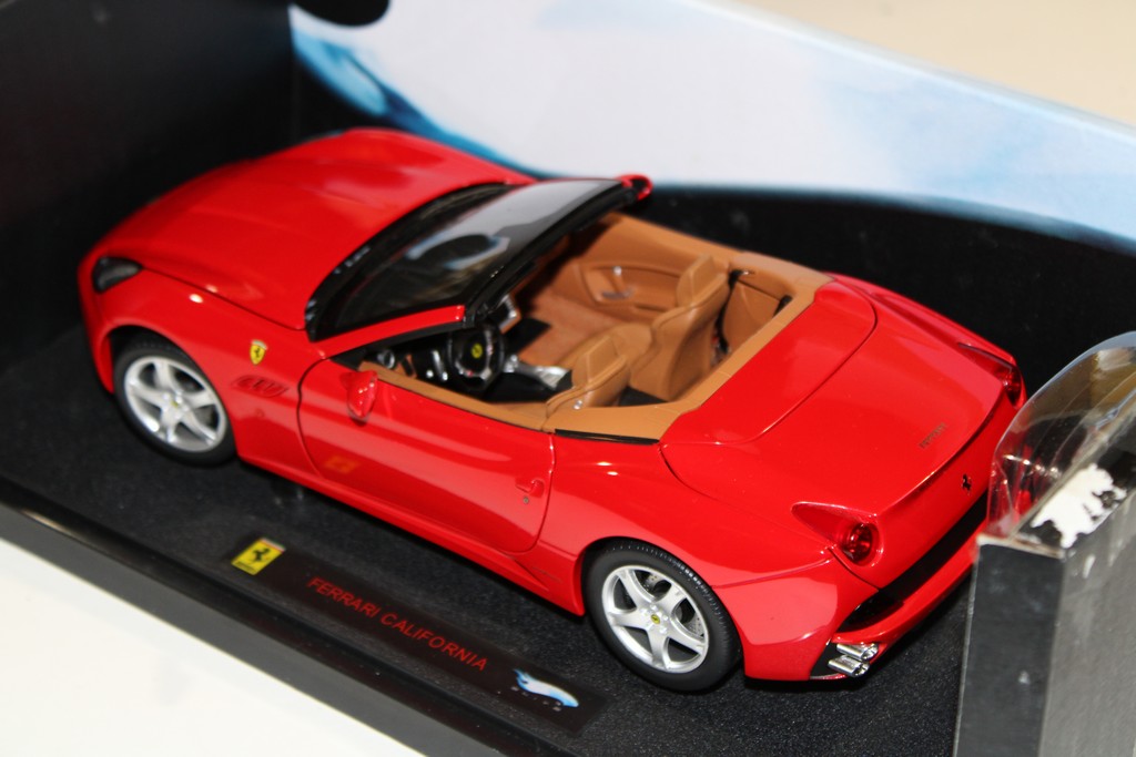 FERRARI CALIFORNIA HOTWHEELS 1/18°