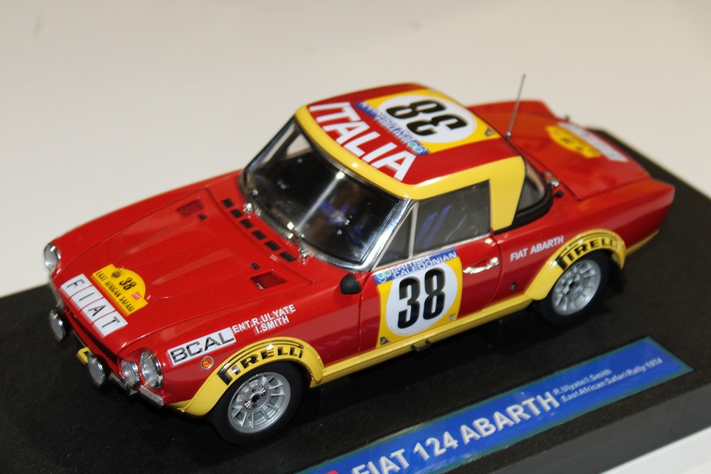 FIAT 124 ABARTH N°38 SUN STAR 1/18°