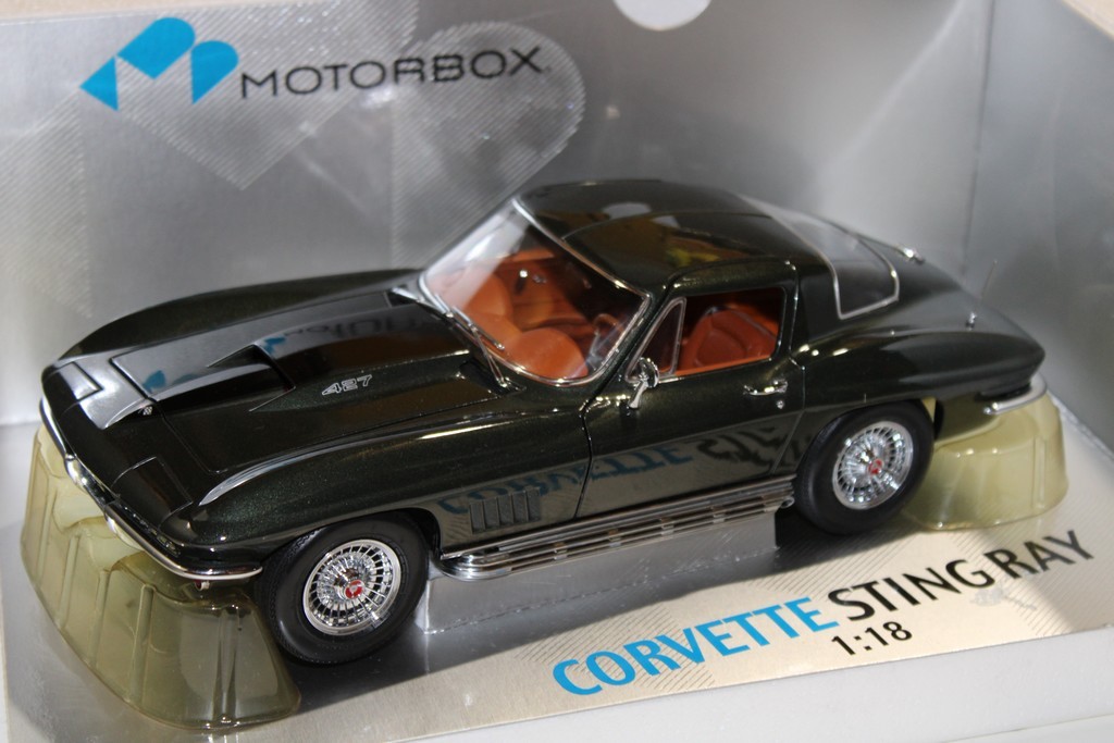 CORVETTE STINGRAY REVELL 1/18°