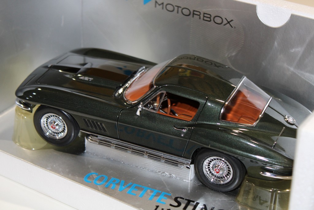 CORVETTE STINGRAY REVELL 1/18°
