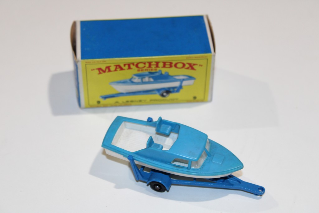 CABIN CRUISER AND TRAILER -MATCHBOX 1/64