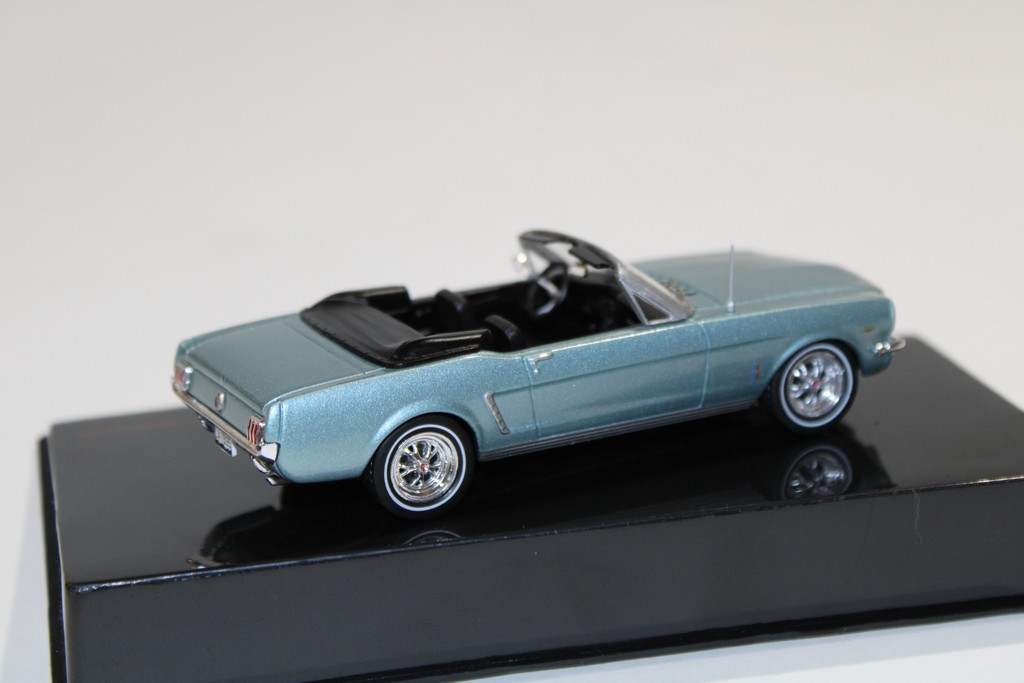 FORD MUSTANG CONVERTIBLE 1965 - IXO 1/43