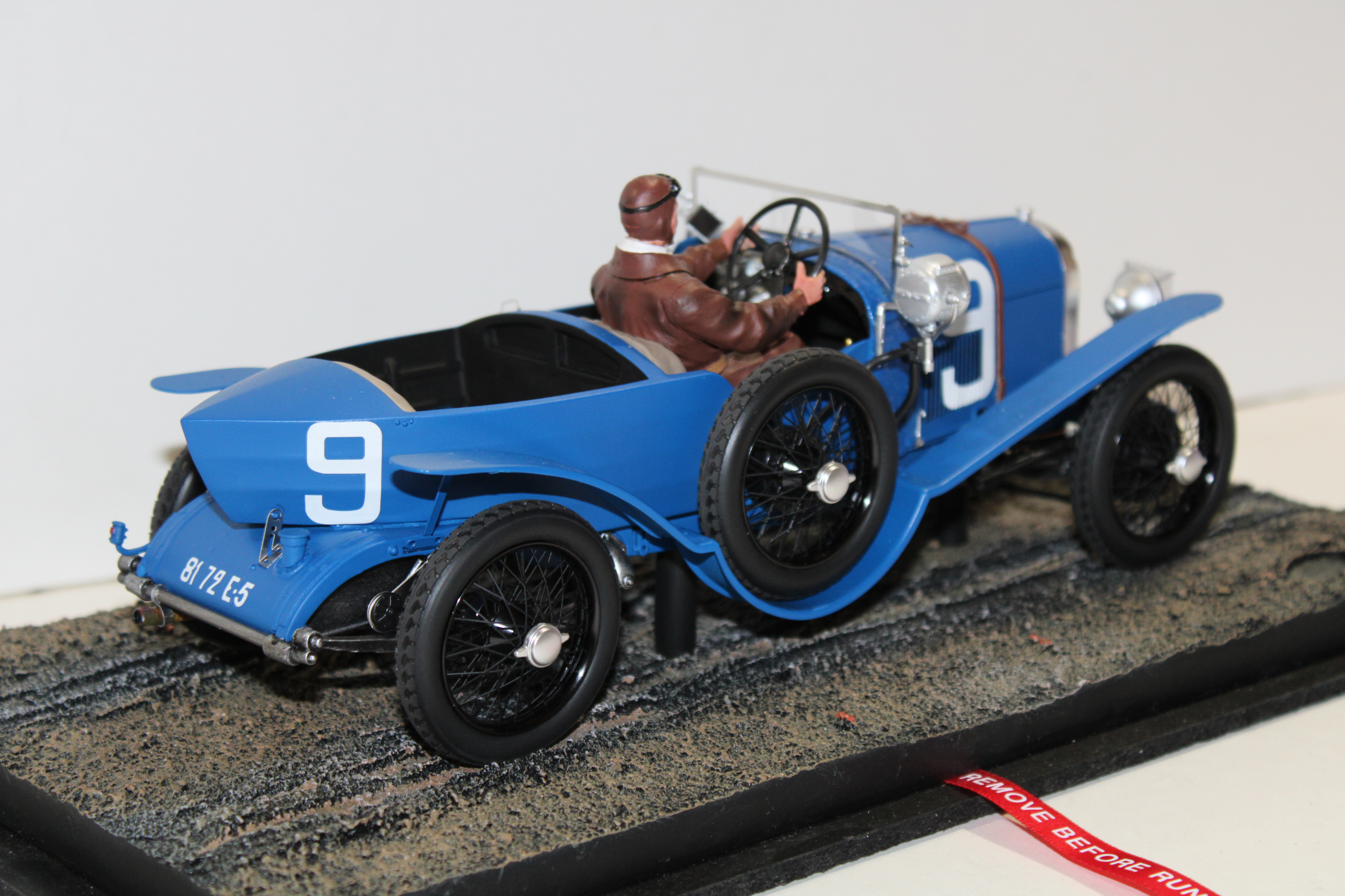 CHENARD & WALCKER 9 ANDRE LAGACHE / RENE LEONARD 24H DU MANS 1923 1ER AVEC FIGURINE - LE MANS MINIATURES 1/18