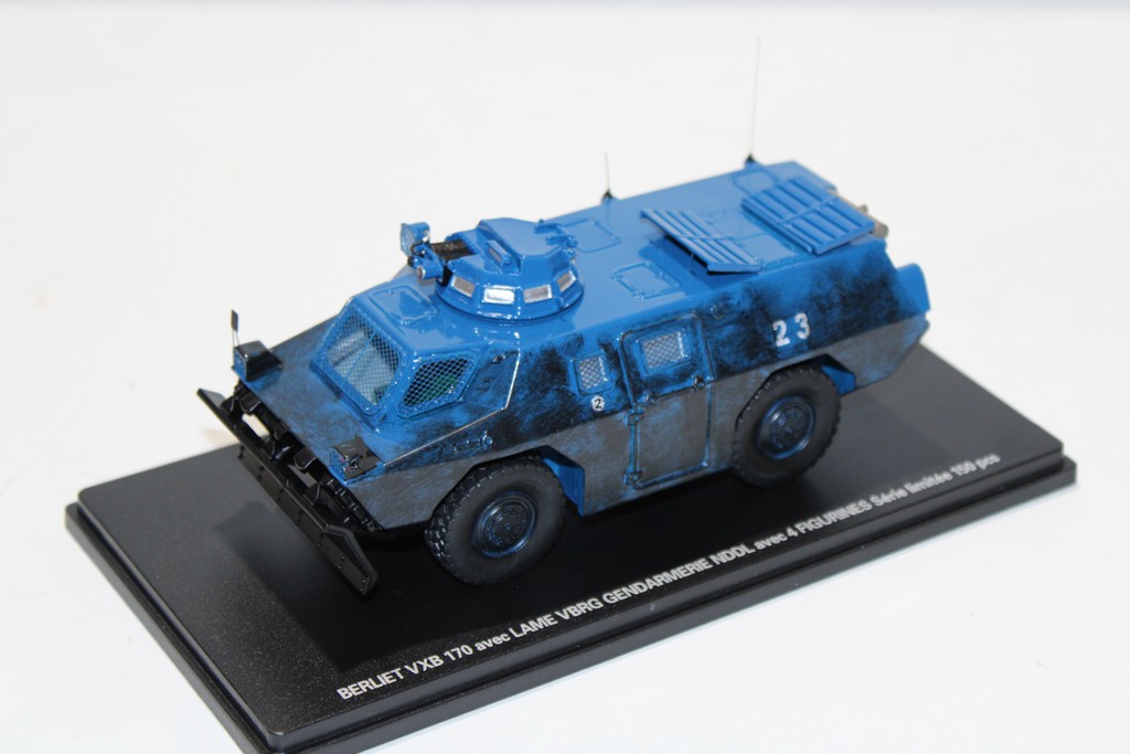 BERLIET VXB 170 AVEC LAME VBRG GENDARMERIE NDDL AVEC 4 FIGURINES PERFEX 1/43°