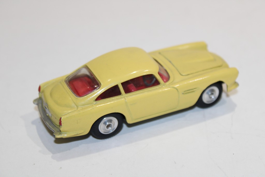 ASTON MARTIN DB4 JAUNE CORGI 1/43°