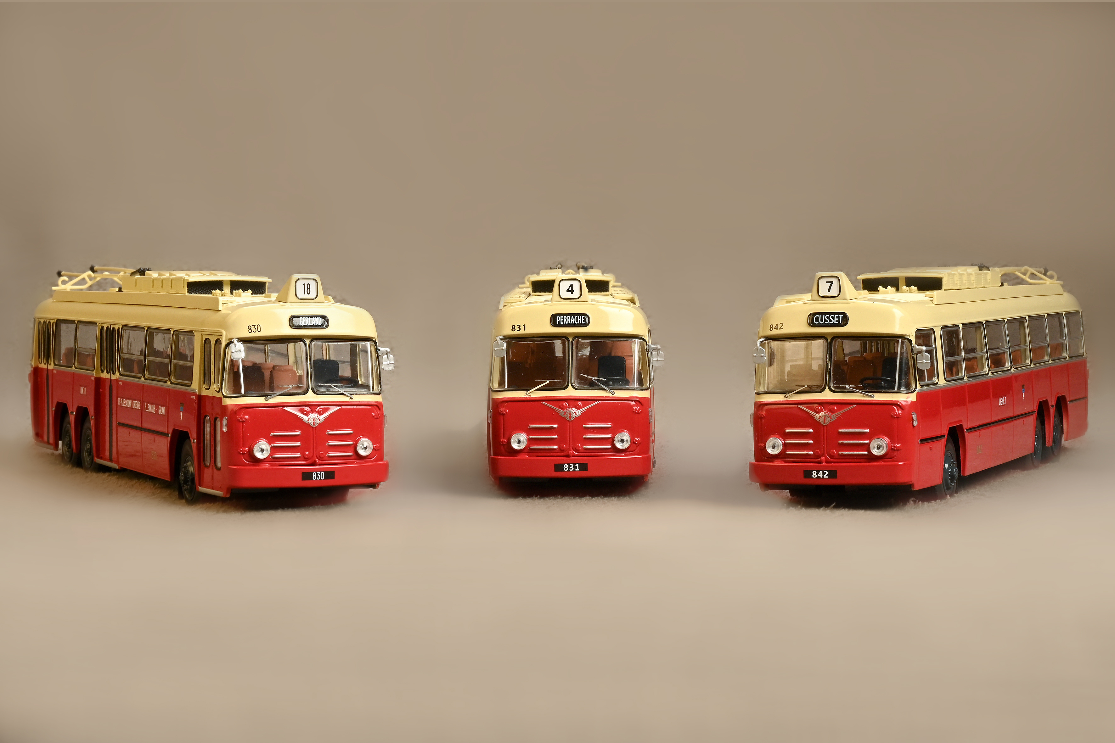 ASSORTIMENT BERLIET VA3 B2 LIGNE 4, 7 ET 18 - TROLLEYBUS VETRA MINIATURES LYON - 1/43