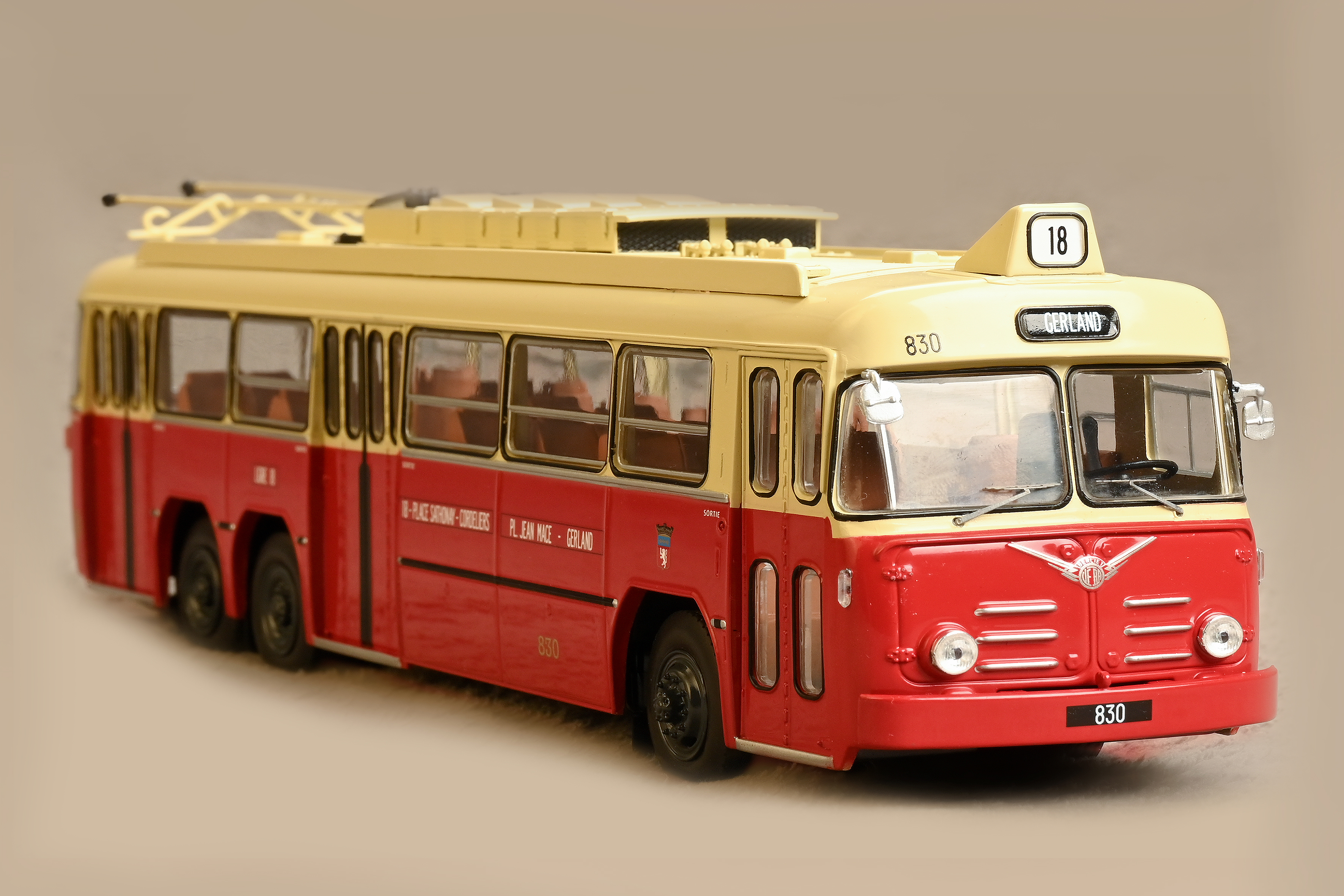 BERLIET VA3 B2 LIGNE 18 TROLLEYBUS VETRA  MINIATURES LYON 1/43