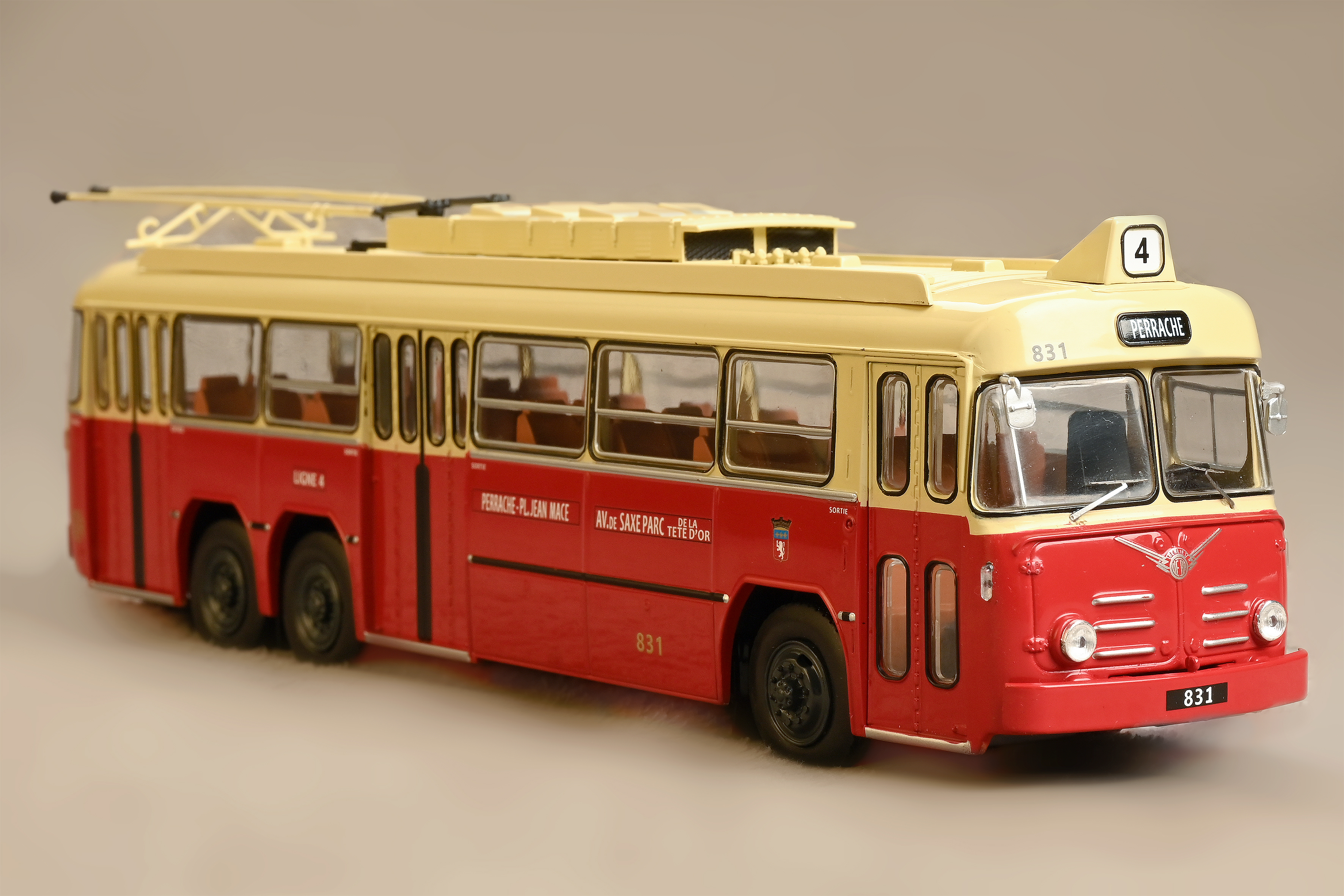 BERLIET VA3 B2 LIGNE 4 TROLLEYBUS VETRA MINIATURES LYON 1/43