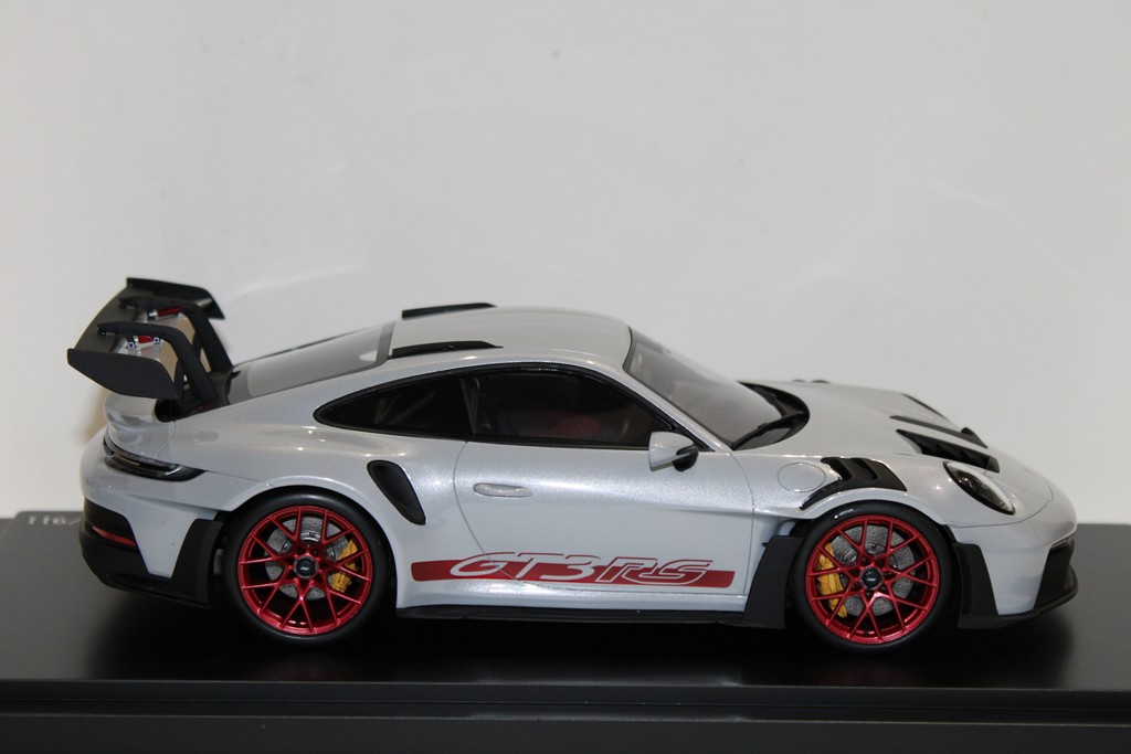 Porsche 911 GT3 RS Type 992 2023 Gris - SPARK 1/18