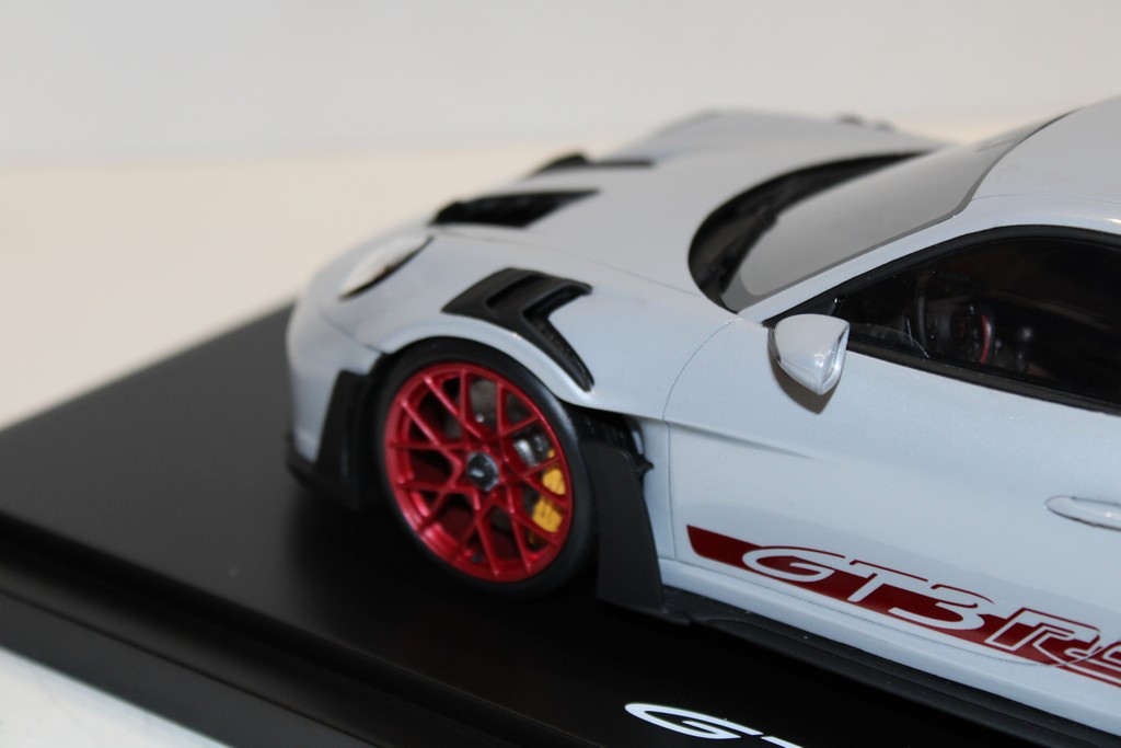 Porsche 911 GT3 RS Type 992 2023 Gris - SPARK 1/18