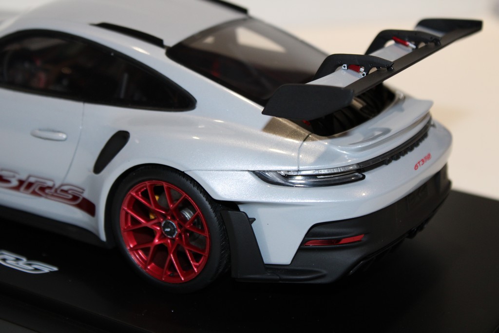 Porsche 911 GT3 RS Type 992 2023 Gris - SPARK 1/18
