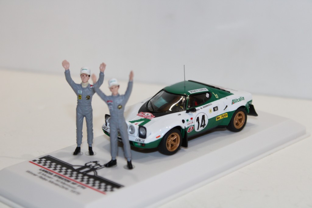 LANCIA STRATOS HF N°14 GAGNANT DU RALLY MONTECARLO 1975 AVEC FIGURINE S.MUNARI / M.MANNUCCI - IXO 1/43