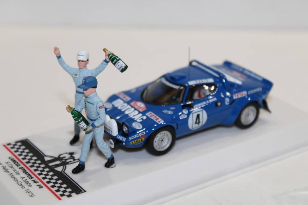 Lancia Stratos HF N°4 – Vainqueur Rallye Monte Carlo 1979 Avec Figurines, IXO 1/43