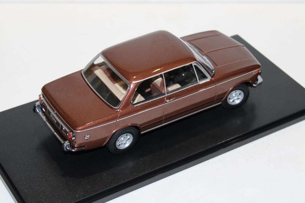 BMW 2002 TI DIANA MARRON 1970 KK SCALE 1/18°