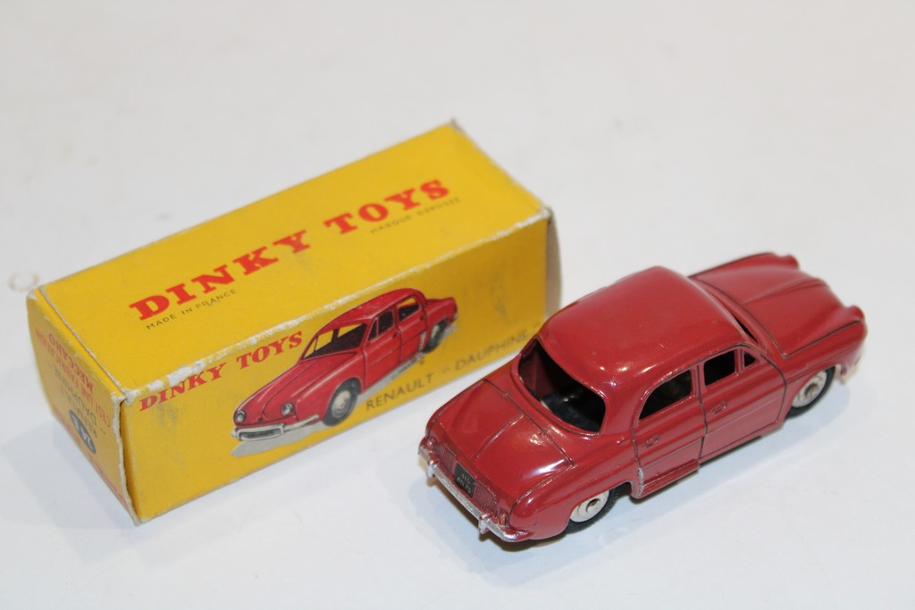 RENAULT DAUPHINE ROUGE 1956 DINKY TOYS 1/43°