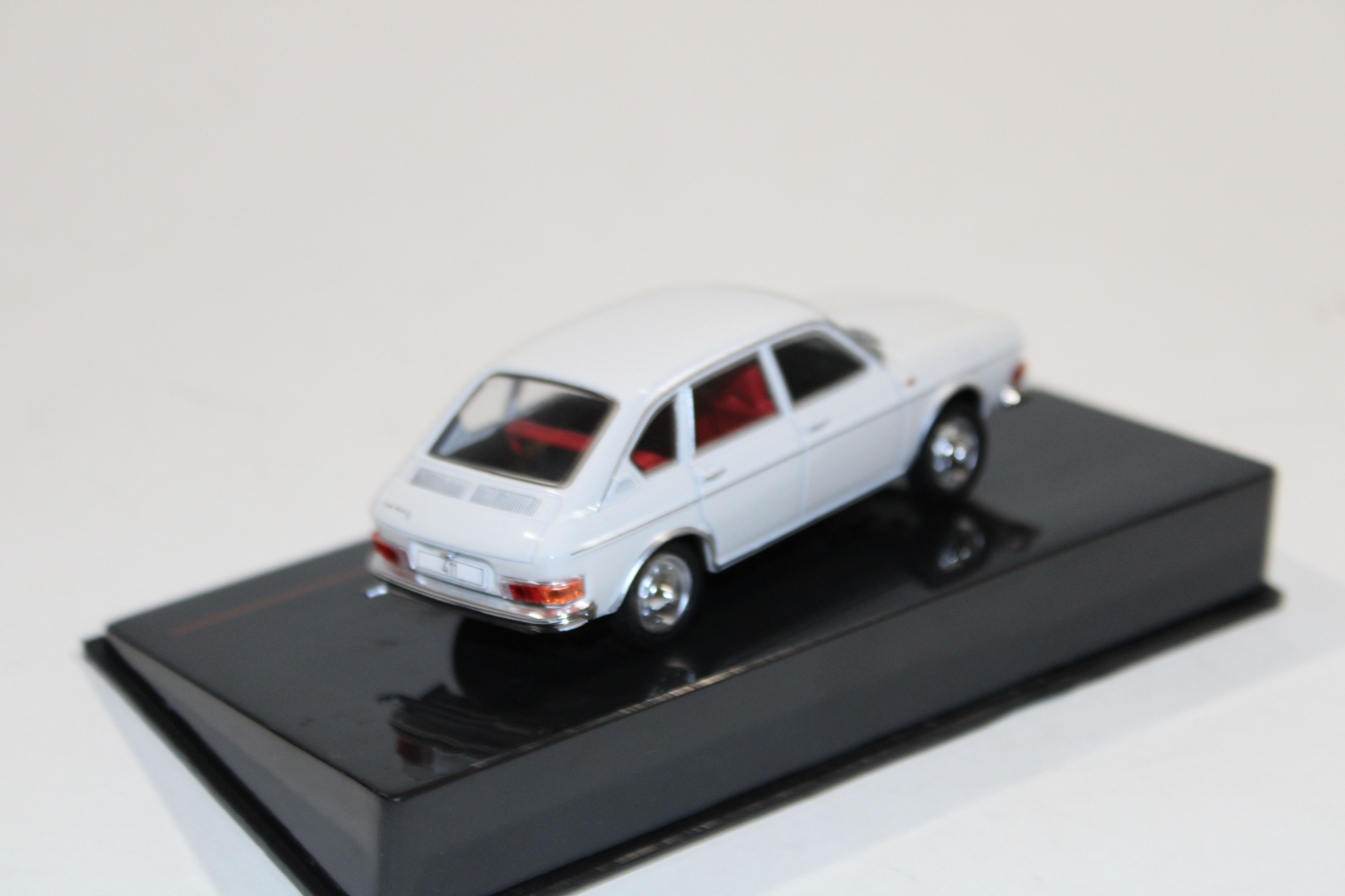 VOLKSWAGEN 411 LE 1970 IXO 1/43°