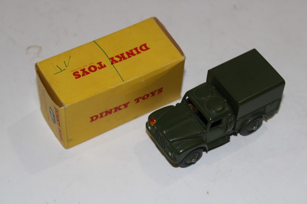 ARMY 1 TON CARGO TRUCK VERT DINKY TOYS 1/50°