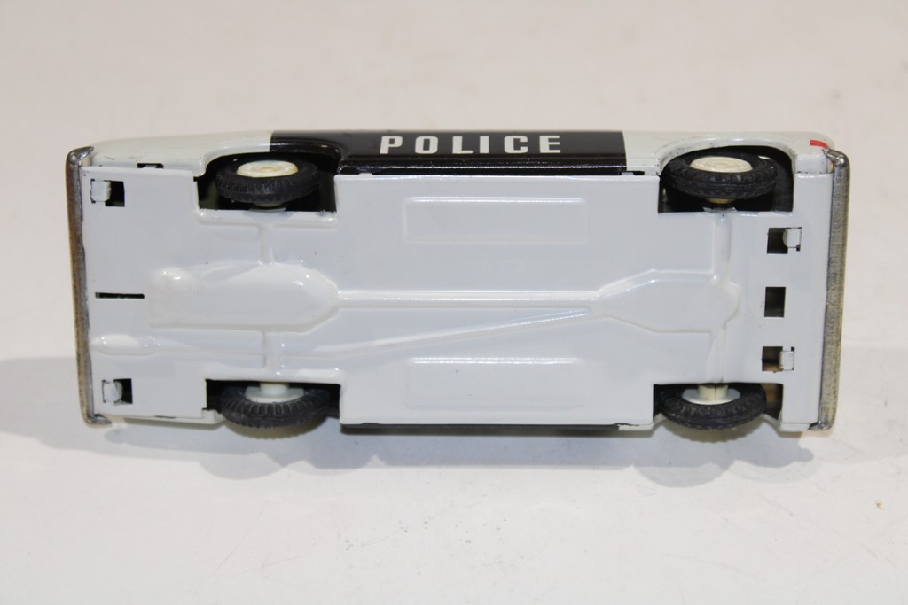 VOITURE DE POLICE FRICTION 1965 VEB PLASTICAR 1/24°