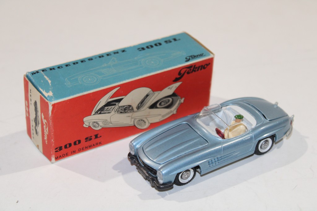 MERCEDES-BENZ 300 SL BLEU CIEL METAL 1961 TEKNO 1/43°