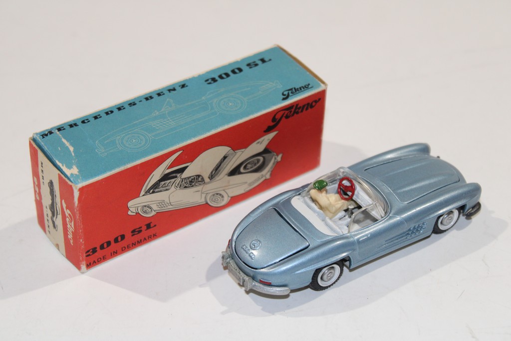 MERCEDES-BENZ 300 SL BLEU CIEL METAL 1961 TEKNO 1/43°