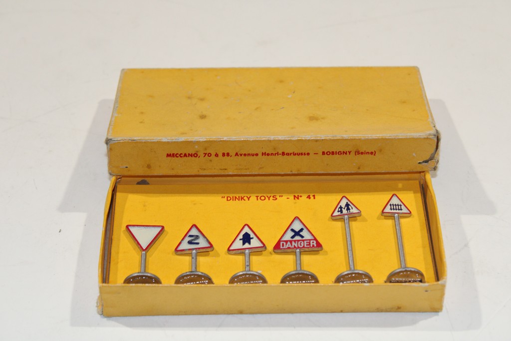 PANNEAUX DE SIGNALISATIONS 1959 DINKY TOYS 1/43°