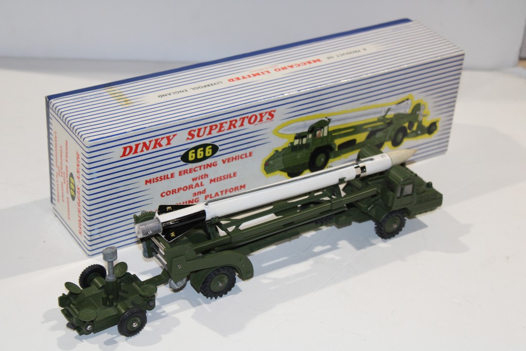 MISSILE ERECTING VEHICLE 1958 DINKY SUPERTOYS 1/43°