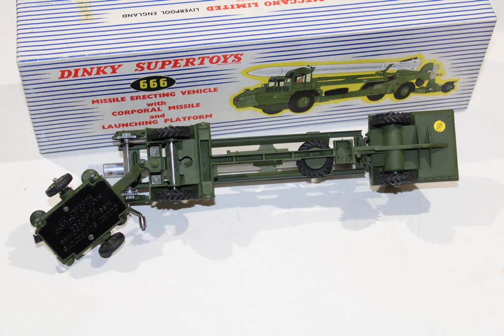 MISSILE ERECTING VEHICLE 1958 DINKY SUPERTOYS 1/43°