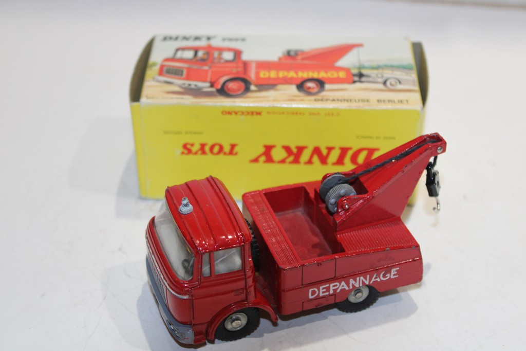 DEPANNEUSE BERLIET ROUGE DINKY 1/43°