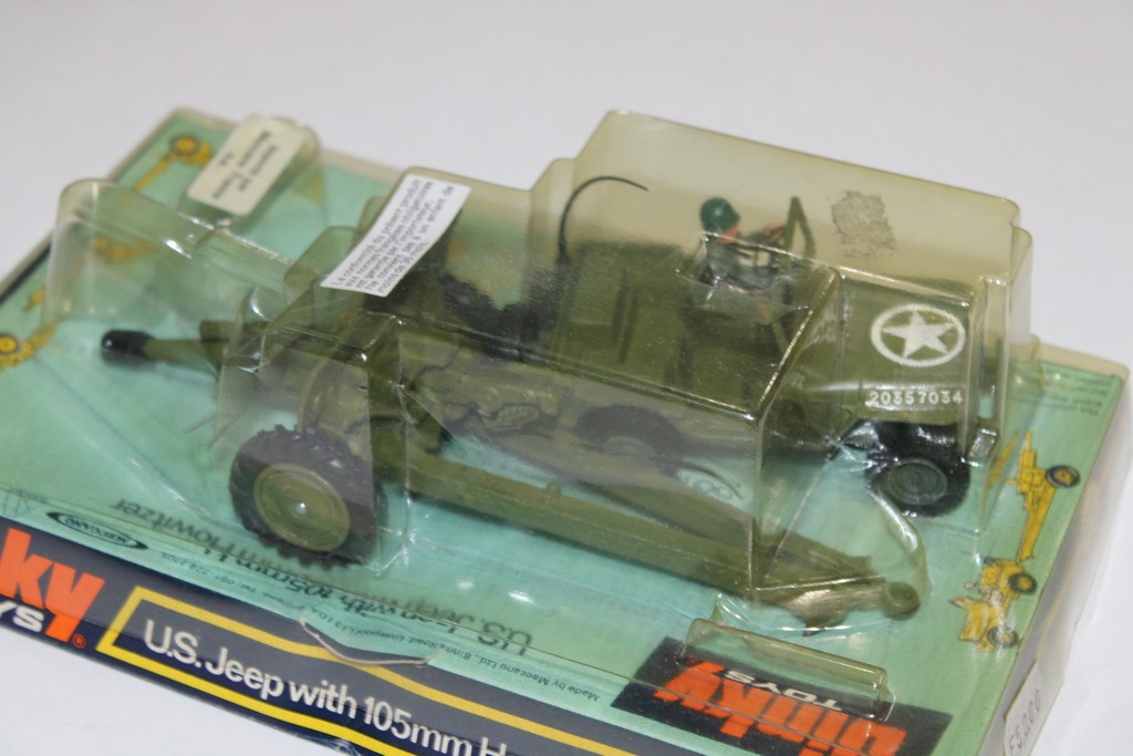 JEEP WILLY'S AVEC CANON 105 HOWITZER DINKY TOYS 1/36