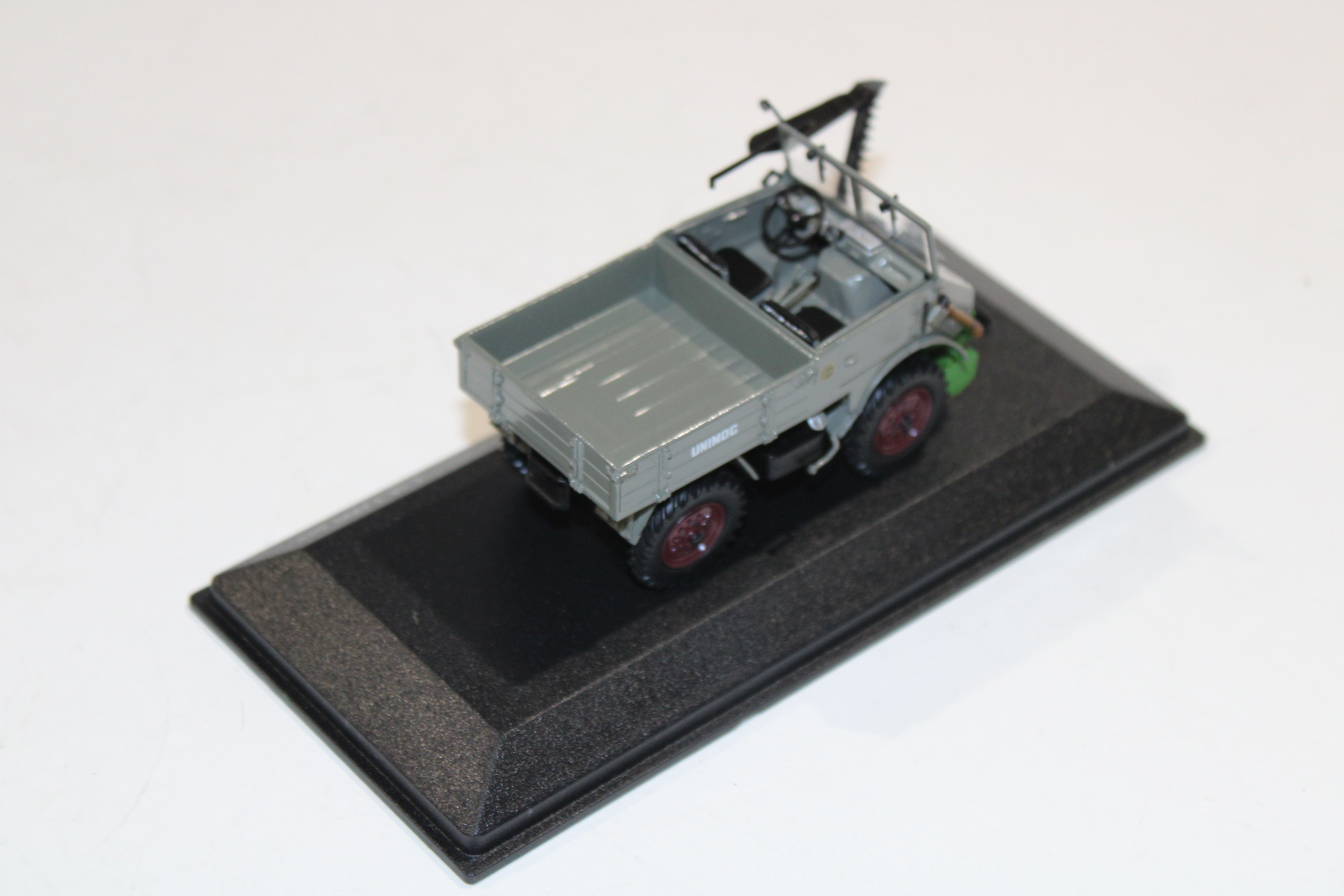 MB UNIMOG 401 - MINICHAMPS 1/43