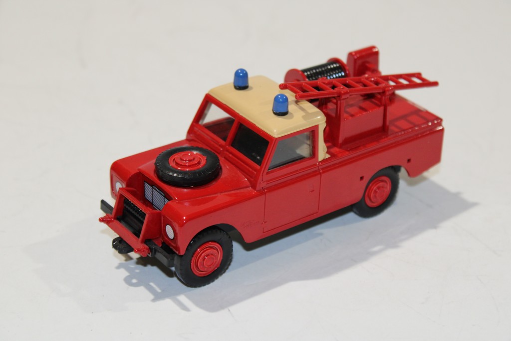 LAND ROVER POMPIER 1980 CLICLAC 1/36°