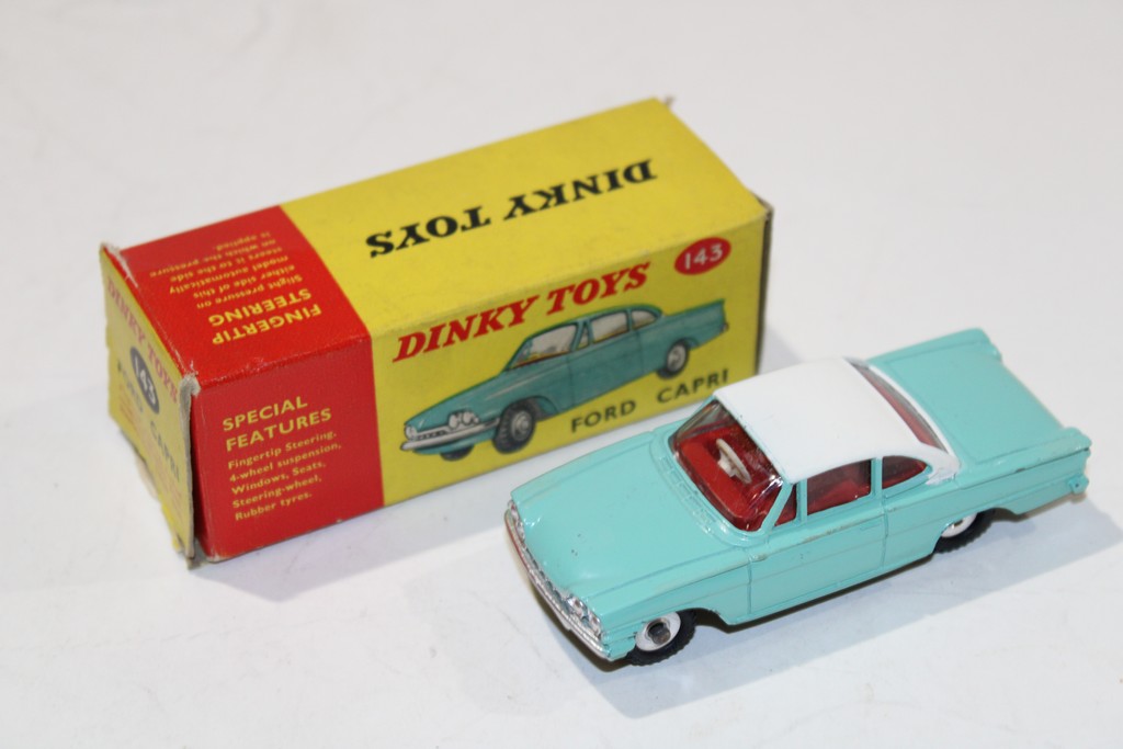 FORD CAPRI BLEU CIEL 1960 DINKY TOYS 1/43°
