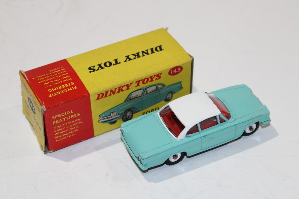 FORD CAPRI BLEU CIEL 1960 DINKY TOYS 1/43°
