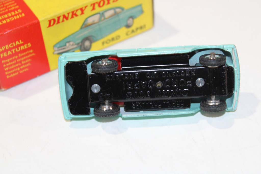 FORD CAPRI BLEU CIEL 1960 DINKY TOYS 1/43°