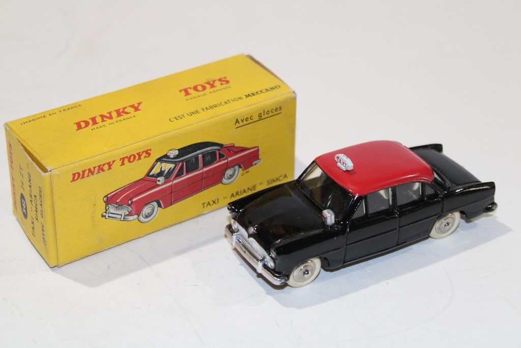 SIMCA ARIANE TAXI NOIR 1958 DINKY TOYS 1/43°