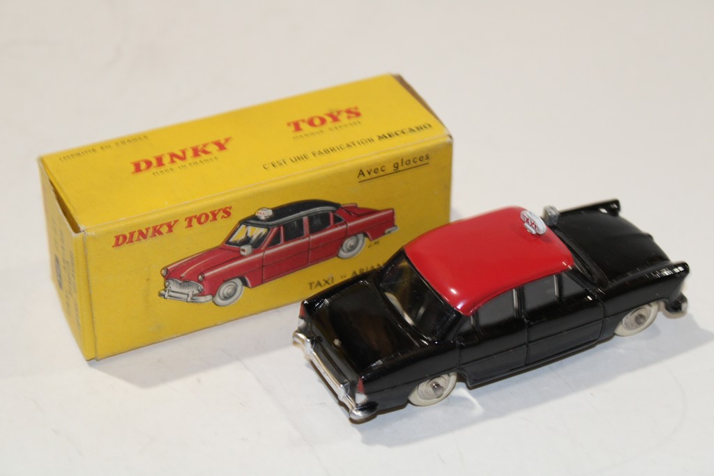 SIMCA ARIANE TAXI NOIR 1958 DINKY TOYS 1/43°