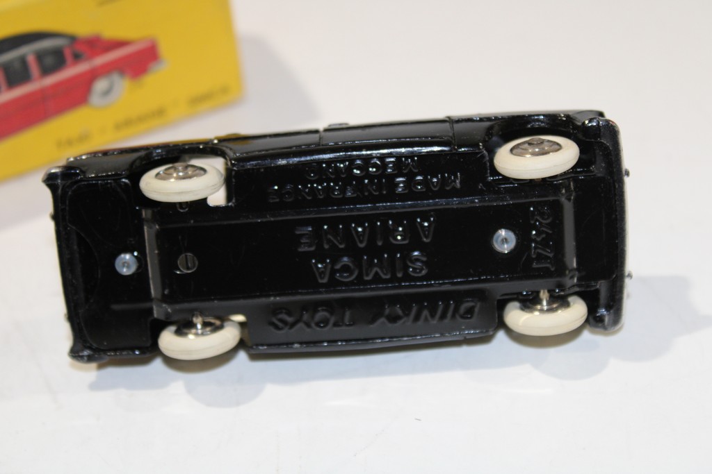 SIMCA ARIANE TAXI NOIR 1958 DINKY TOYS 1/43°