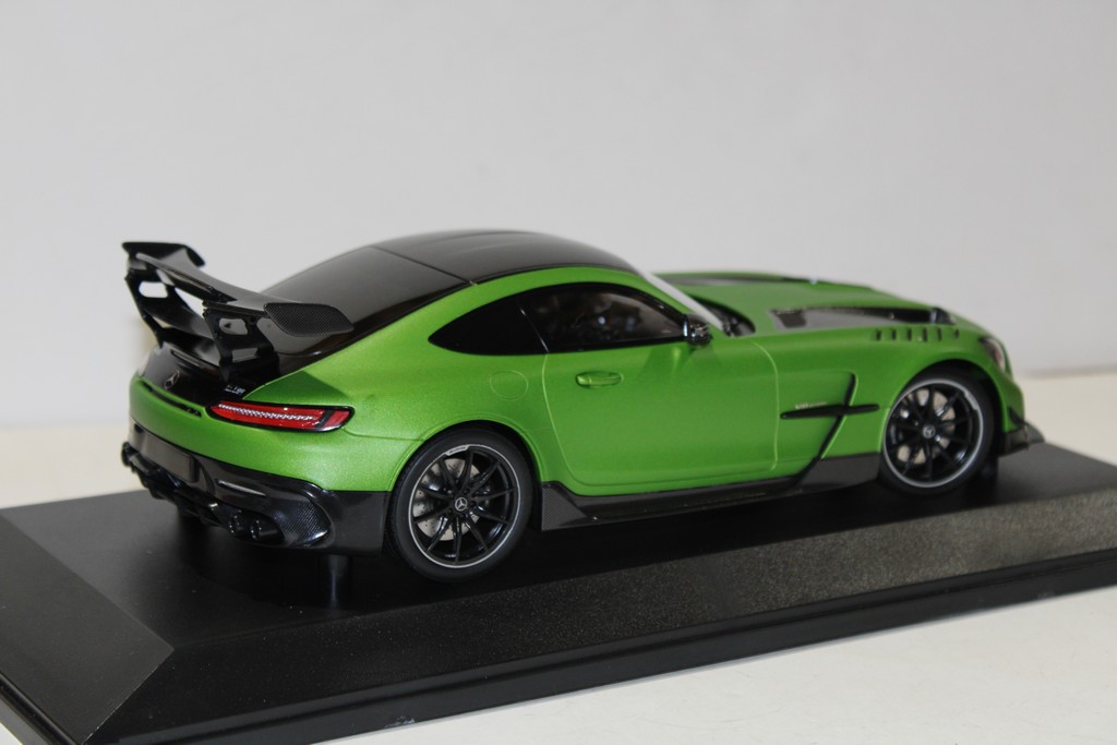 MERCEDES-AMG BLACK SERIES 2020 VERT METALLIC - Minichamps 1/18