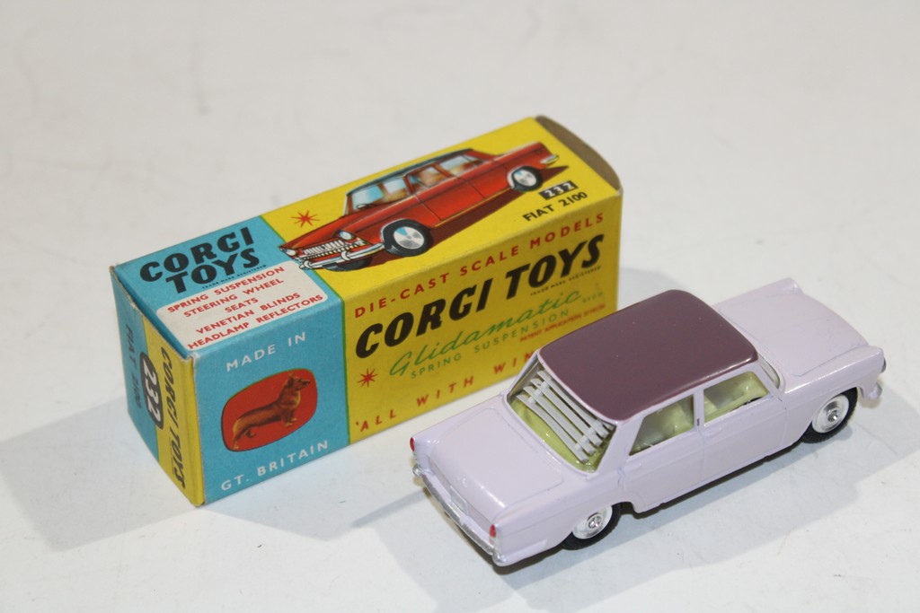 FIAT 2100 LILA 1960 CORGI 1/43°