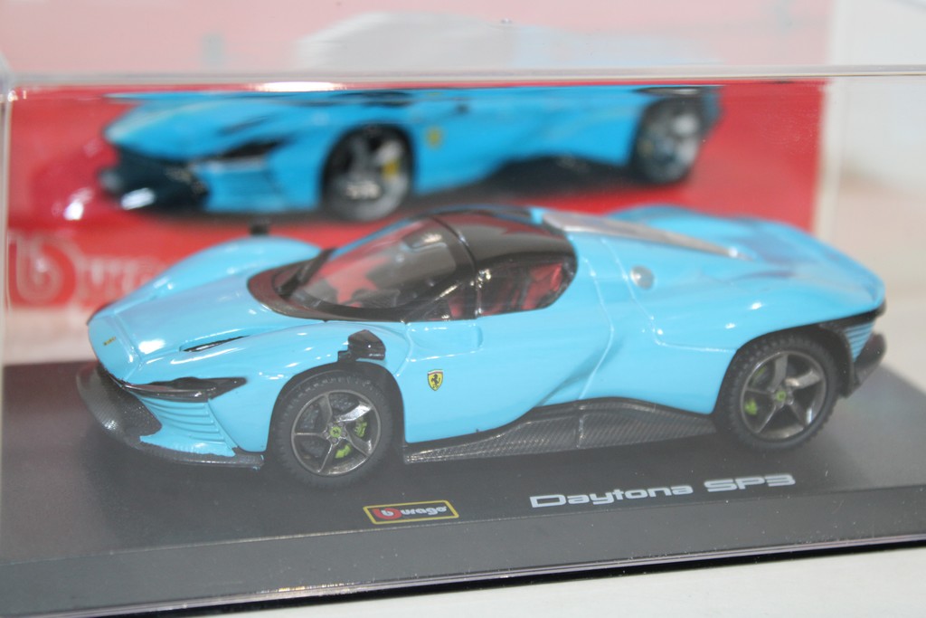 FERRARI DAYTONA SP3 BLEUE 2023 - BURAGO 1/43