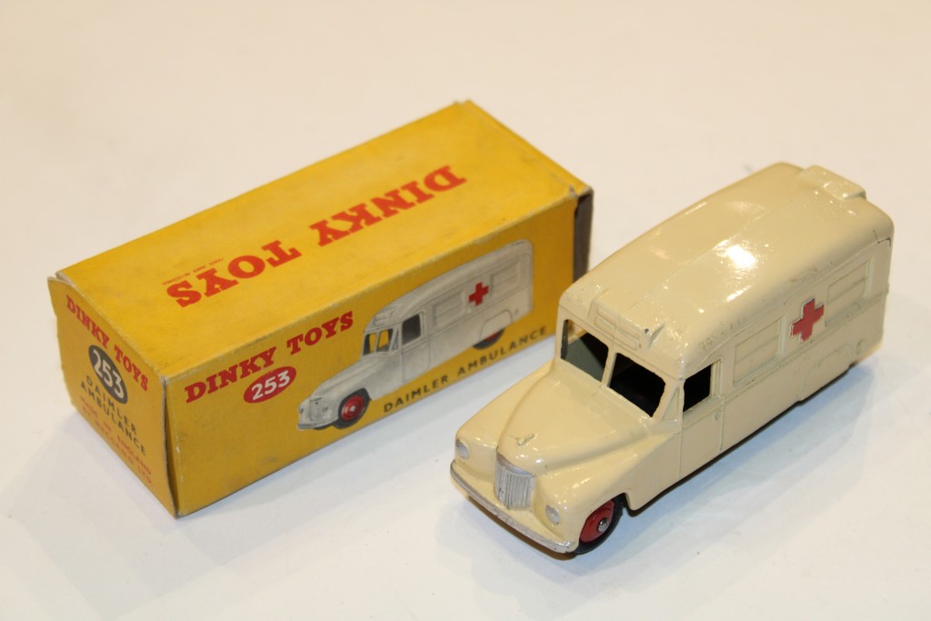 DAIMLER AMBULANCE 1958 DINKY TOYS 1/43°