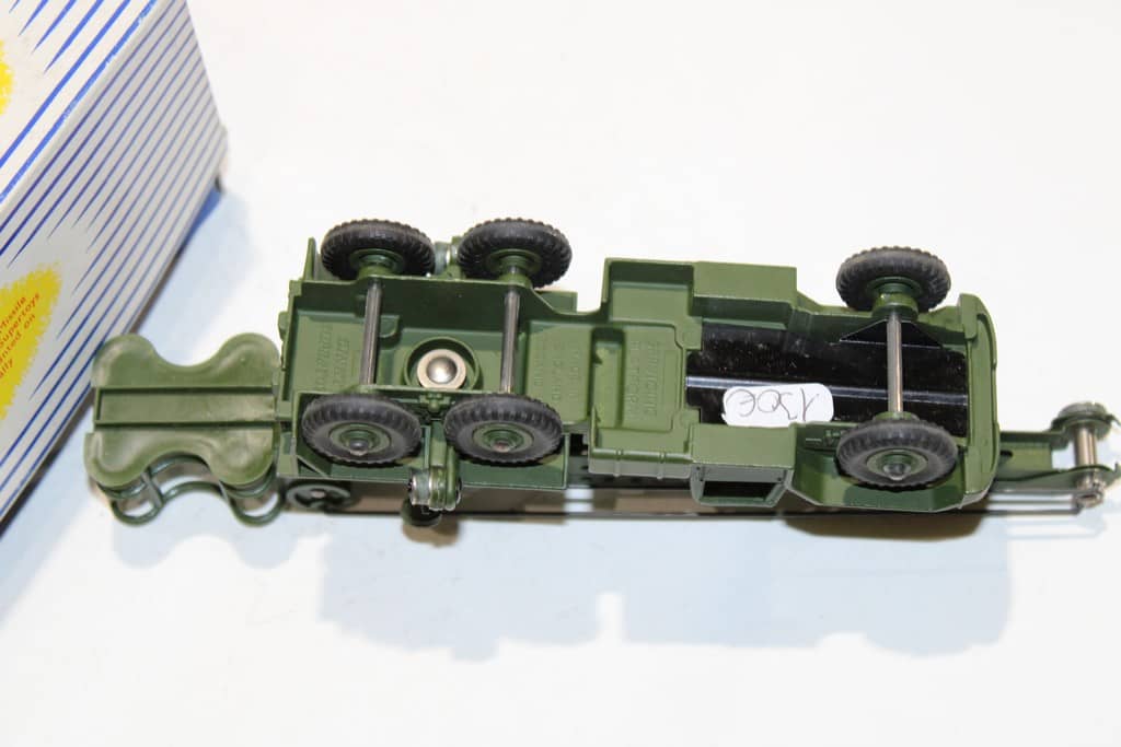Dinky Toys – Camion Militaire Plateforme Pour Fusée Corporal, état D'occasion