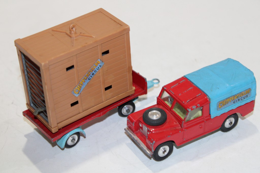 LAND ROVER 109 WB CHIPPERFIELDS CIRCUS AVEC ELEPHANT 1960 CORGI 1/50°