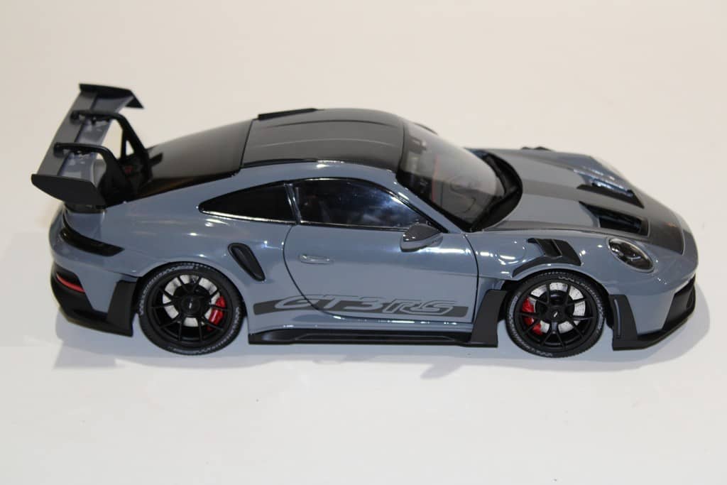 Model Car Ai Models 1/18 Porsche 911 (992) GT3 RS Black | Motorsport