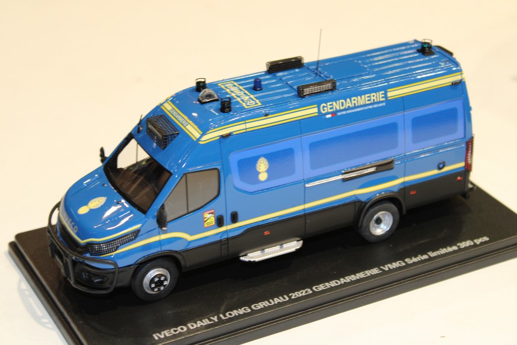 IVECO DAILY LONG GRUAU 2023 GENDARMERIE VMG SÉRIE LIMITÉE 300 PCS - PERFEX 1/43