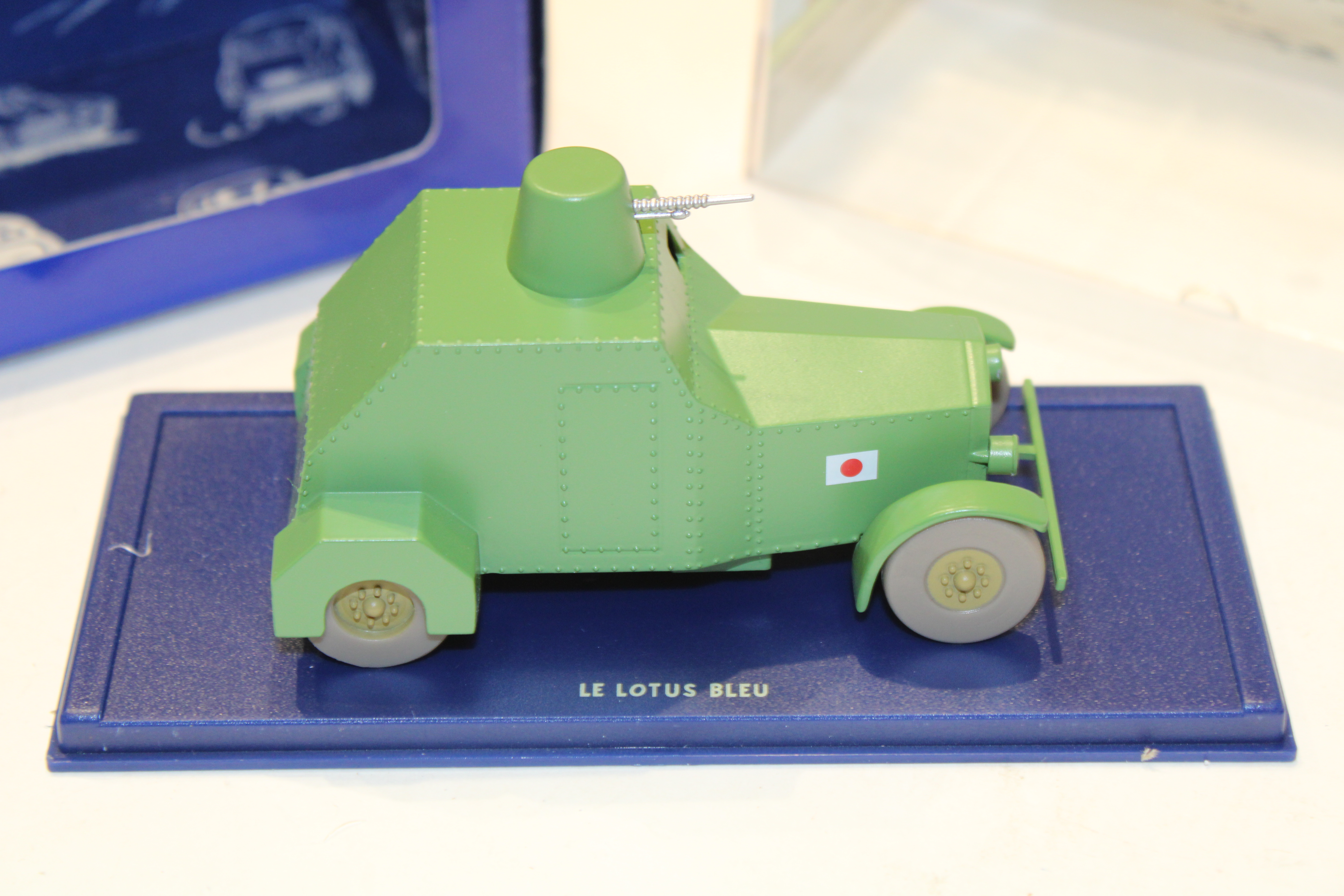 L’AUTOMITRAILLEUSE BLINDÉE LE LOTUS BLEU EN VOITURE TINTIN ANNÉE 20-30