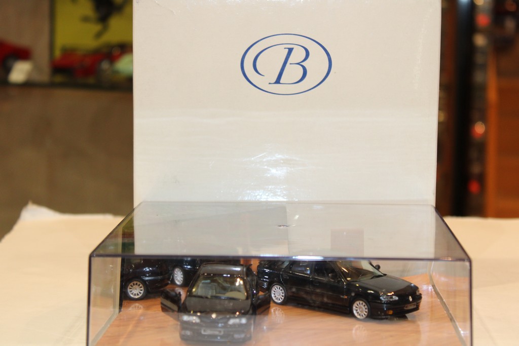 SAFRANE ET LAGUNA RENAULT 3390 VITESSE COFFRET ÉDITION LIMITÉE