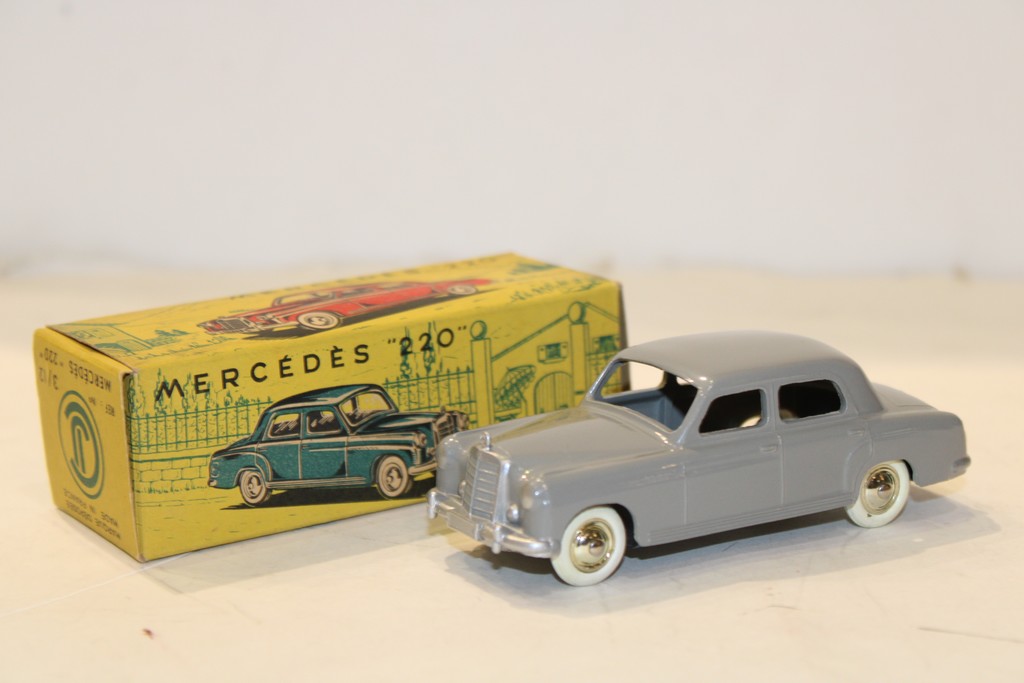 Mercedes 220 année 60 CIJ 1/43