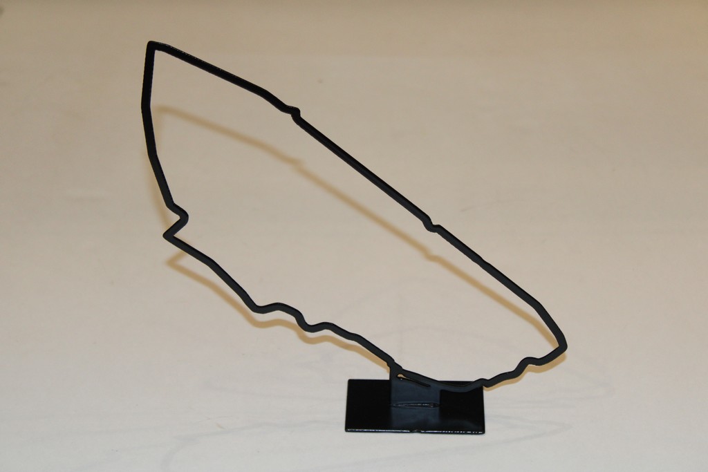 TRACE CIRCUIT OF 24H BLACK STEEL ON STAND 25CM